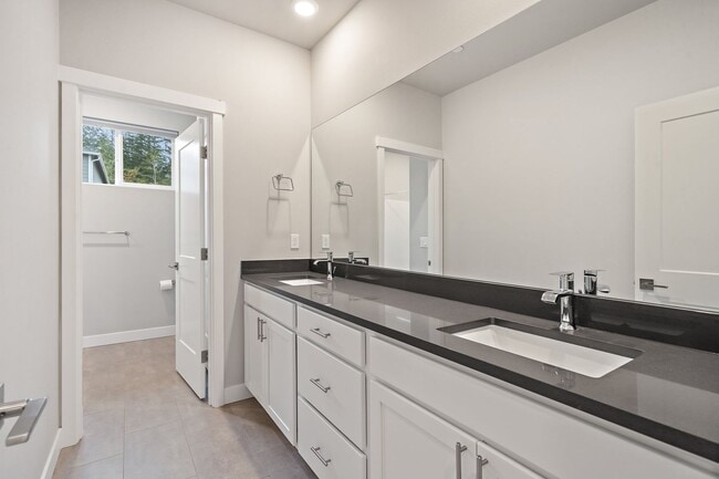 Building Photo - Newer 4-Bedroom Home in Bremerton