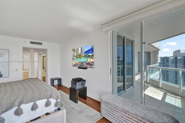 Building Photo - 21205 Yacht Club Dr