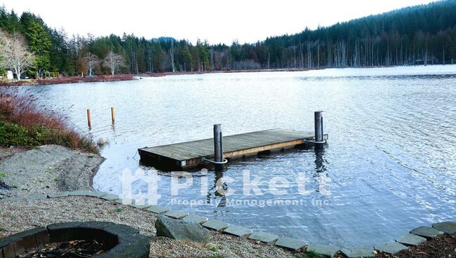 Building Photo - 3 Bedroom Lake Front Home on Lake Tahuyeh