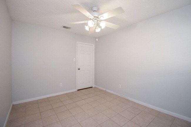Building Photo - 14418 Royal Hill Dr