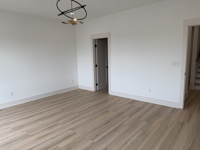 Building Photo - 105 Hart Ln