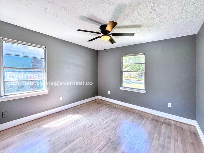 Building Photo - 413 Brown Dr