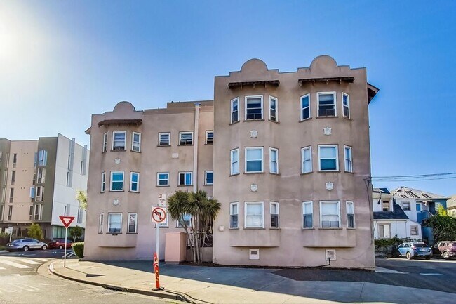 Building Photo - 1444 1st Ave Pl