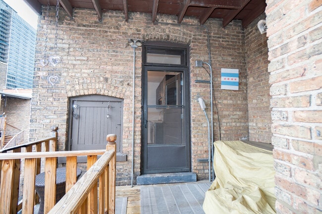 Building Photo - 536 1/2 W Cornelia Ave