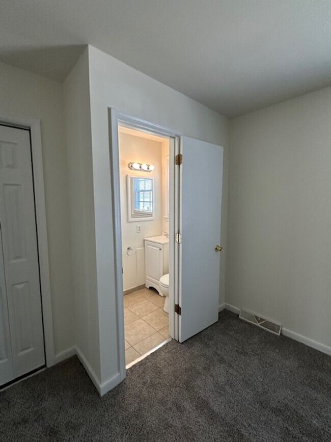 Building Photo - 5401 Bellmeadows Rd