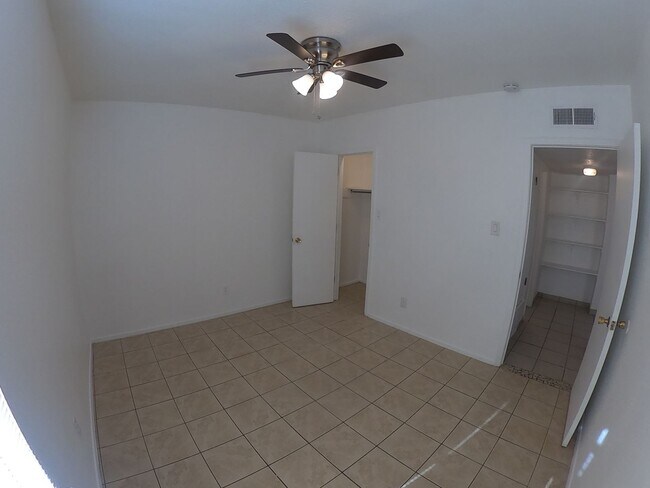 Building Photo - 305 N Almendra St