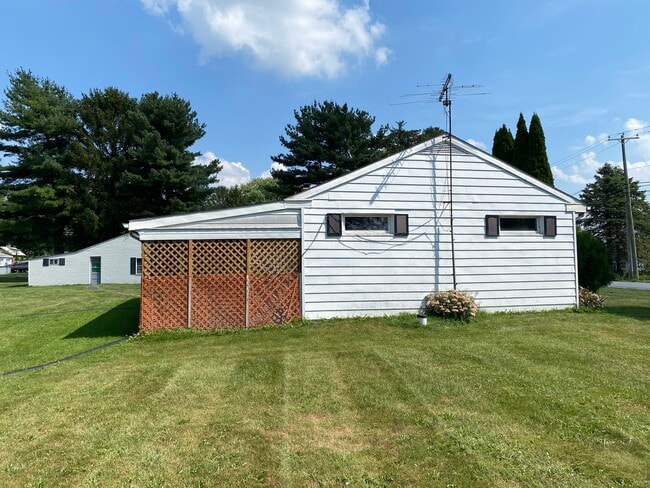 Building Photo - 253 Beacon Light Rd