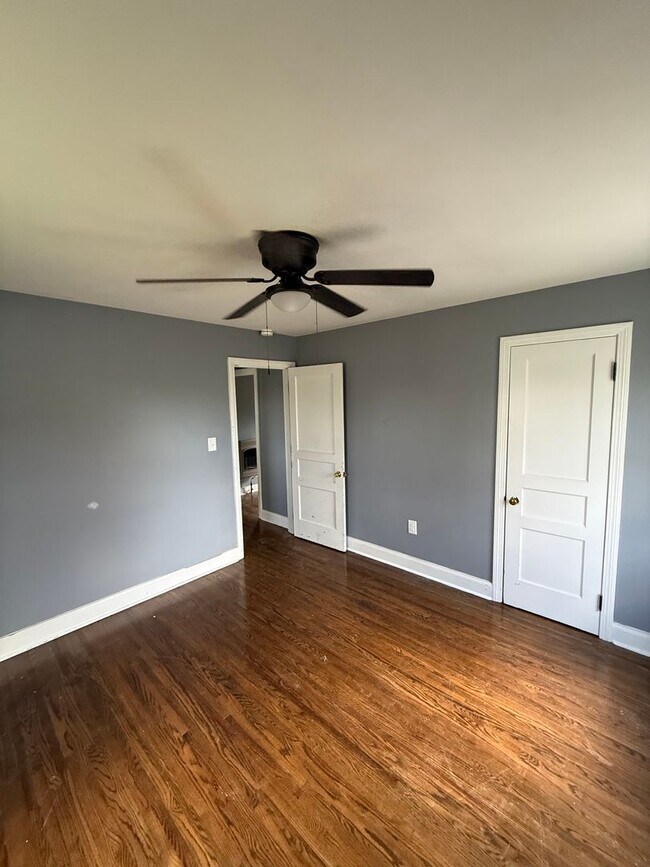 Building Photo - 2 Bed/1 Bath House