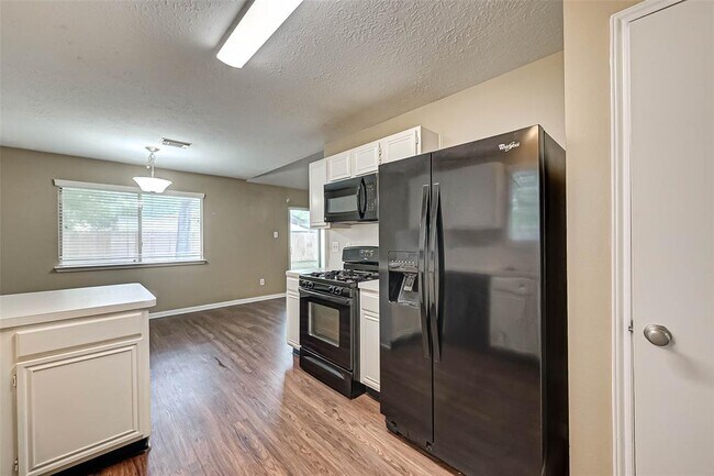 Building Photo - 28811 Stapleford St