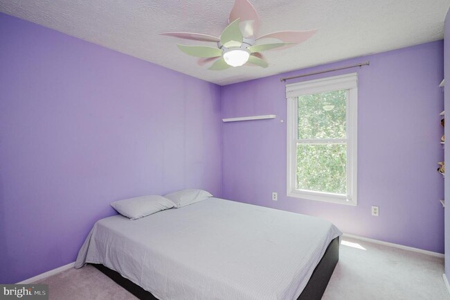 Building Photo - 3760 Bonnybridge Pl