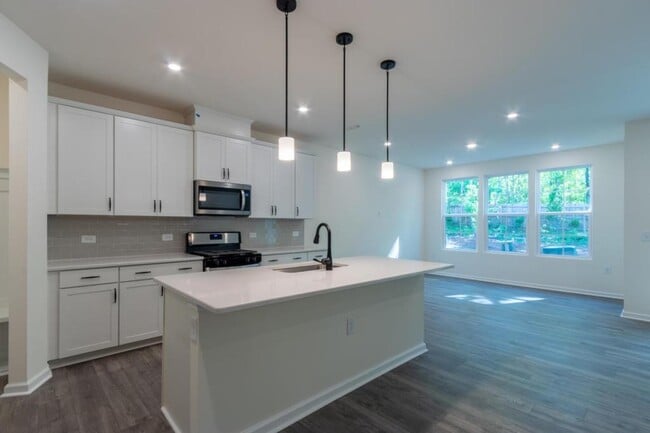 Building Photo - 1204 Grenshaw Dr