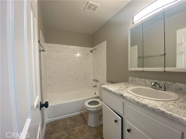 Building Photo - 1023 W 8th St