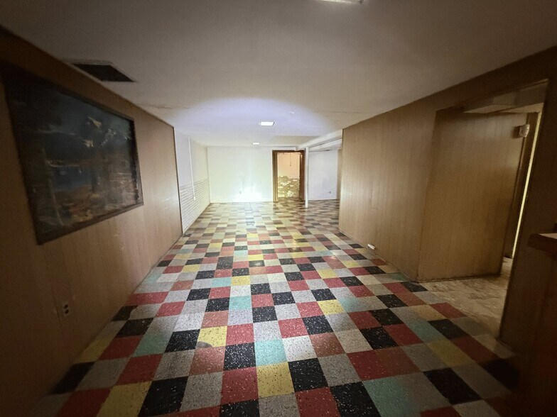 Building Photo - 9000 Clarion Dr