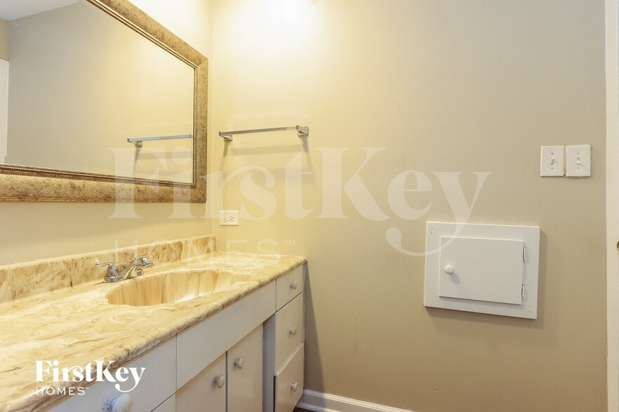 Building Photo - 544 N Aldine St