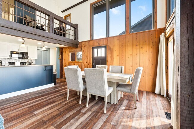 Building Photo - Fully Furnished 3 Bedroom Lakefront Home on Indian Lake