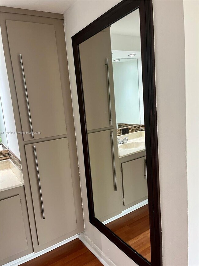 Building Photo - 16919 N Bay Rd