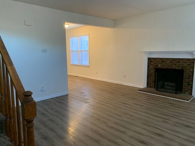 Building Photo - NORTHWEST RALEIGH TOWNHOME, AFFORDABLY PRICED FOR IMMEDIATE MOVE IN