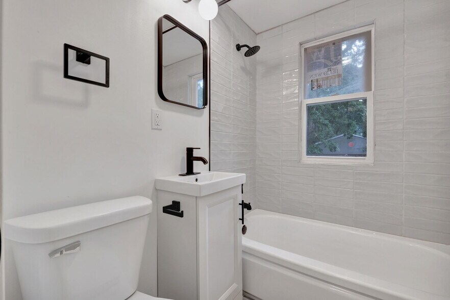 Building Photo - 1225 Regent St