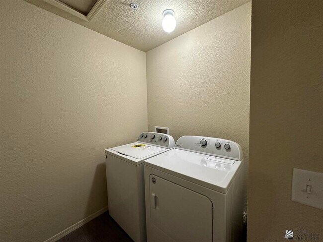 Building Photo - 7278 E 39th St