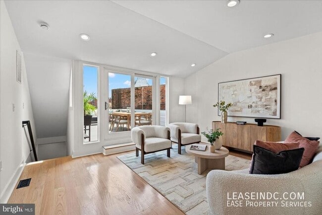 Building Photo - 1708 1/2 10th Street NW-