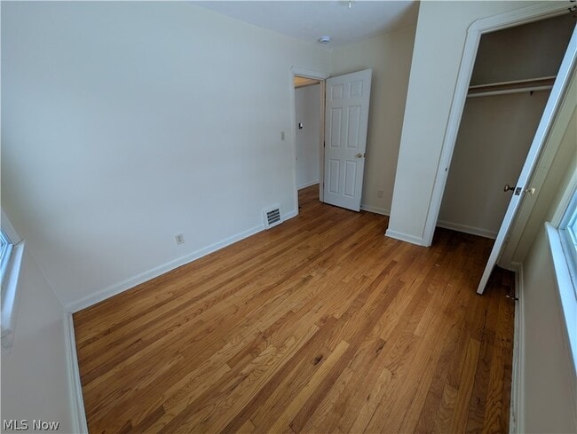 Building Photo - 637 E Wilbeth Rd