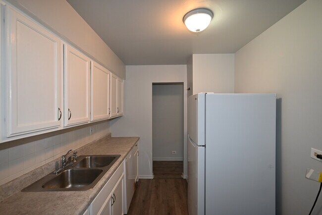 Building Photo - 142 Asbury Ave