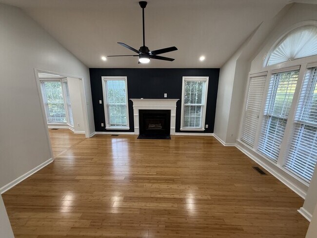 Building Photo - 304 Aqua Marine Ln