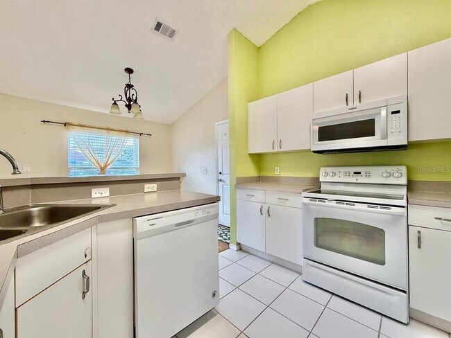 Building Photo - 6807 Kingston Dr