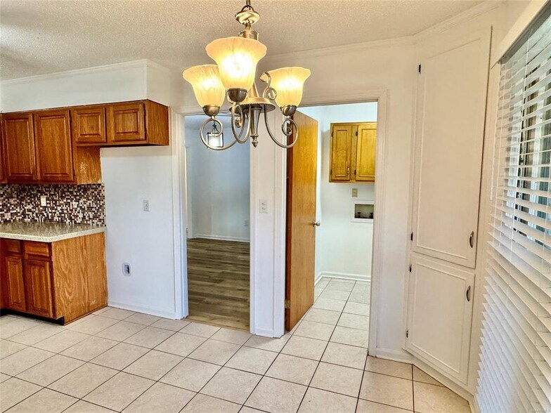 Building Photo - 2311 Cottingham Dr