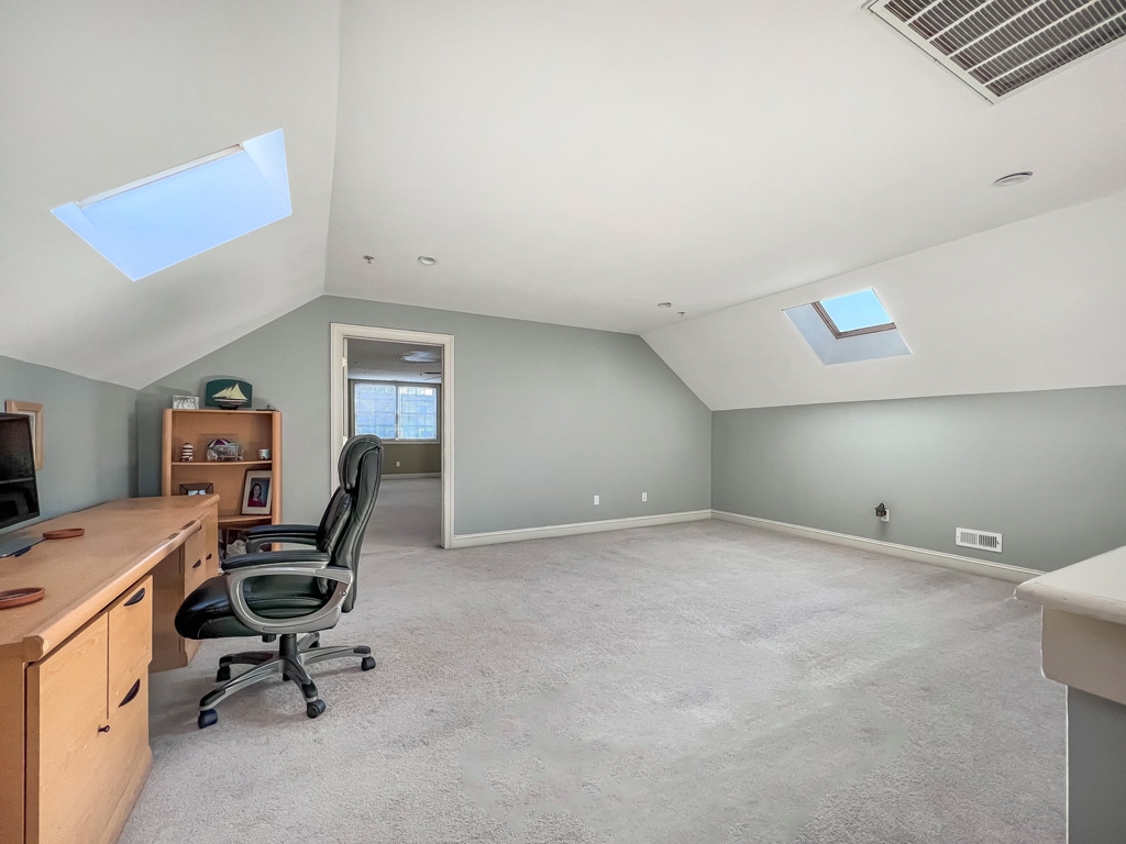 Loft - 83 S Hamilton St