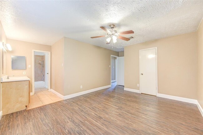 Building Photo - 1371 New Tree Ln