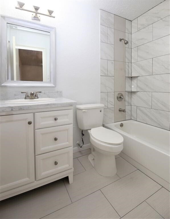 Building Photo - 800 Country Pl Dr