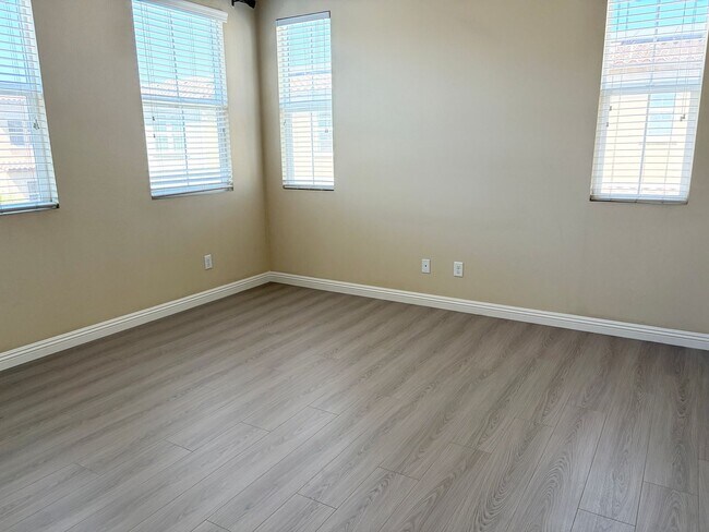 Building Photo - 1021 Chandler Dr