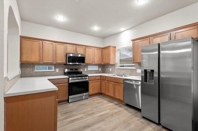 Building Photo - 410 Bandstand Ln