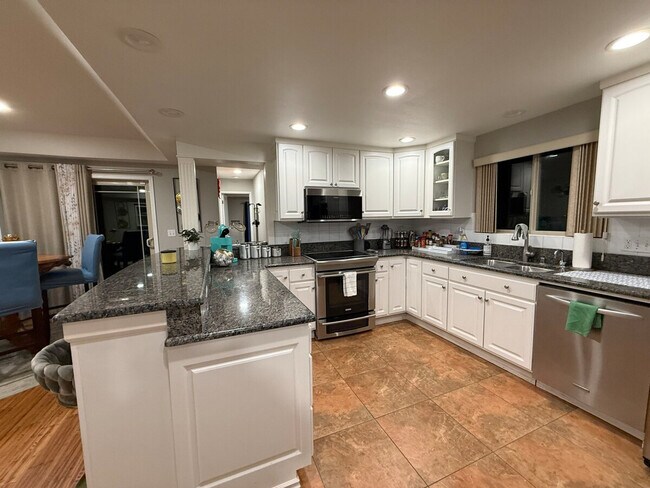 Building Photo - 1709 S Perry Ct