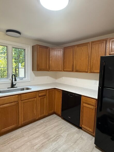 Building Photo - 2 Sams Pl