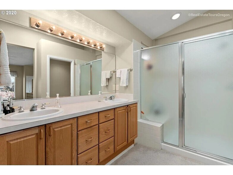 Building Photo - 6513 NE Copper Beech Dr
