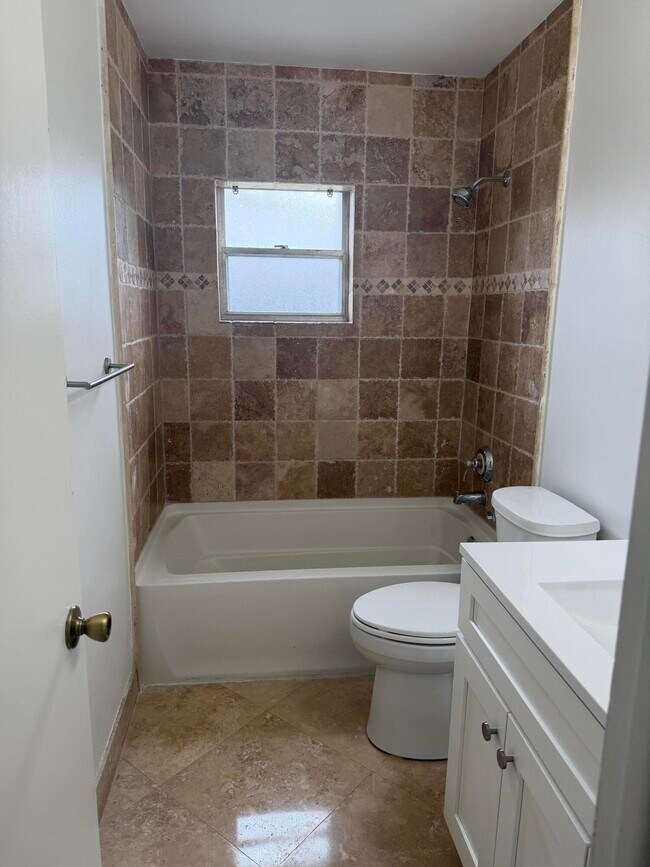 Building Photo - 9209 Southampton Pl