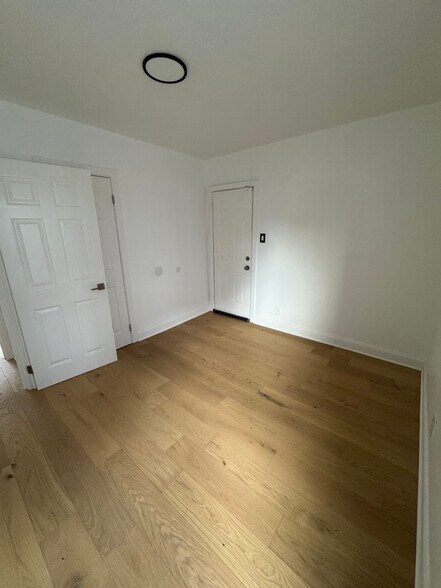 Building Photo - 15318 Murray Hill St