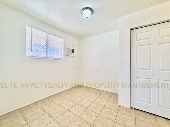 Building Photo - 2466 N Treat Ave