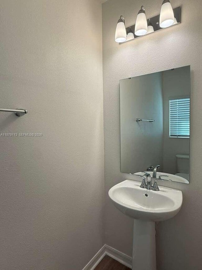 Building Photo - 410 Sequoia Dr