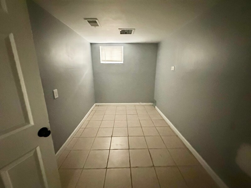 Building Photo - 308 W Almond St