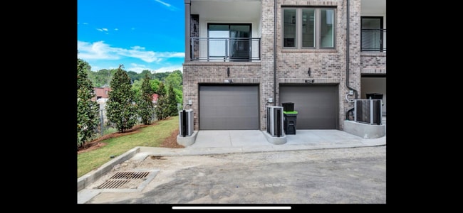 Building Photo - Beautiful Grant Park Condo