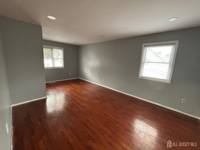 Building Photo - 577 Berlant Ave