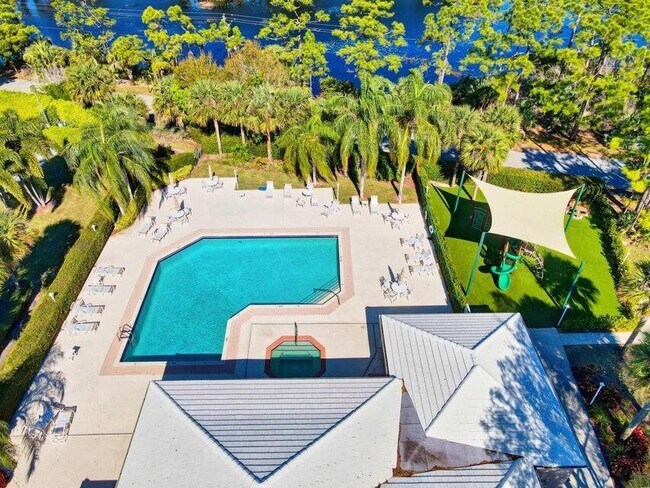 Building Photo - 18174 SE Fairview Cir