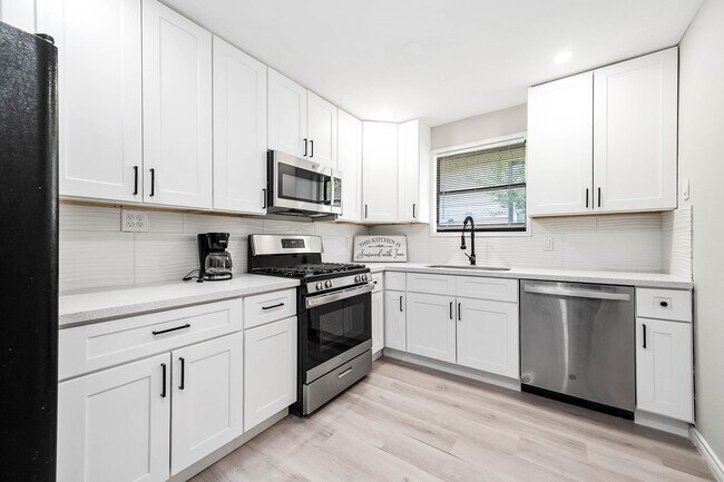 Building Photo - 4356 Phlox St