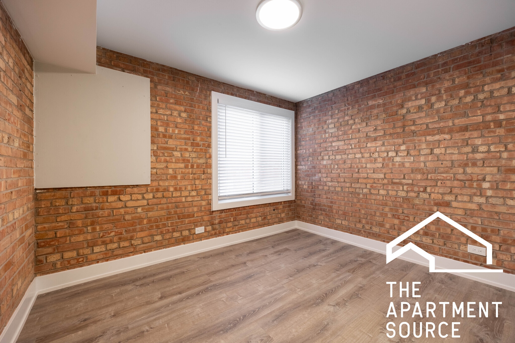 Building Photo - 1214 N La Salle Dr