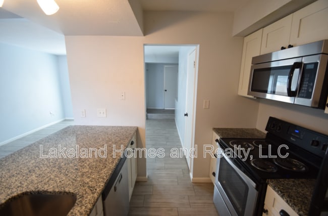 Building Photo - 939 Castle Way