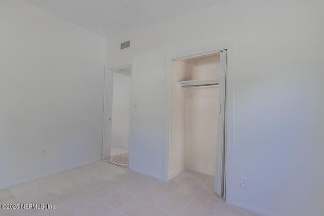 Building Photo - 1714 Loyola Dr N
