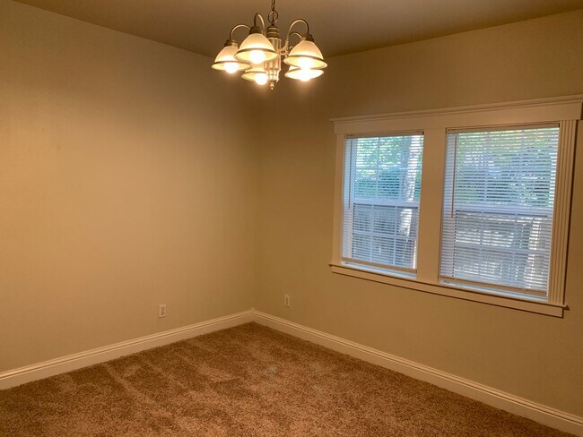 Building Photo - Cute Chico Charmer/Close to downtown and CSUC